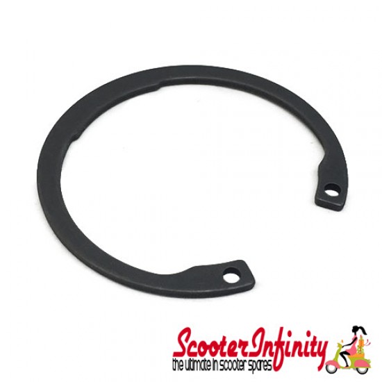 Circlip for Rear Hub Bearing (Vespa GTS, ET2, ET4,  LX, PX 125 & 200, T5, T5 Classic)