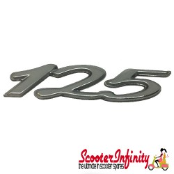 Badge 125 glovebox (chrome, fixation: adhesive,  44x10mm) (Vespa GTS 125)