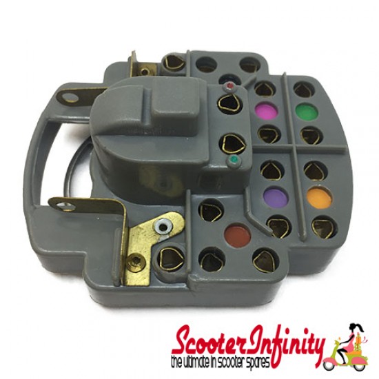 Headlight Headlamp Plug Bulb Holder (Lambretta 125 LI Special/150 LI Special /SX/175 TV 3?/200 SX/TV)