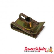 Clip cover for automatic scooter body, speed nut M6 (Universal, All Piaggio / Vespa Auto) Clip cover for automatic scooter body, speed nut M6 (Universal, All Piaggio / Vespa Auto)
